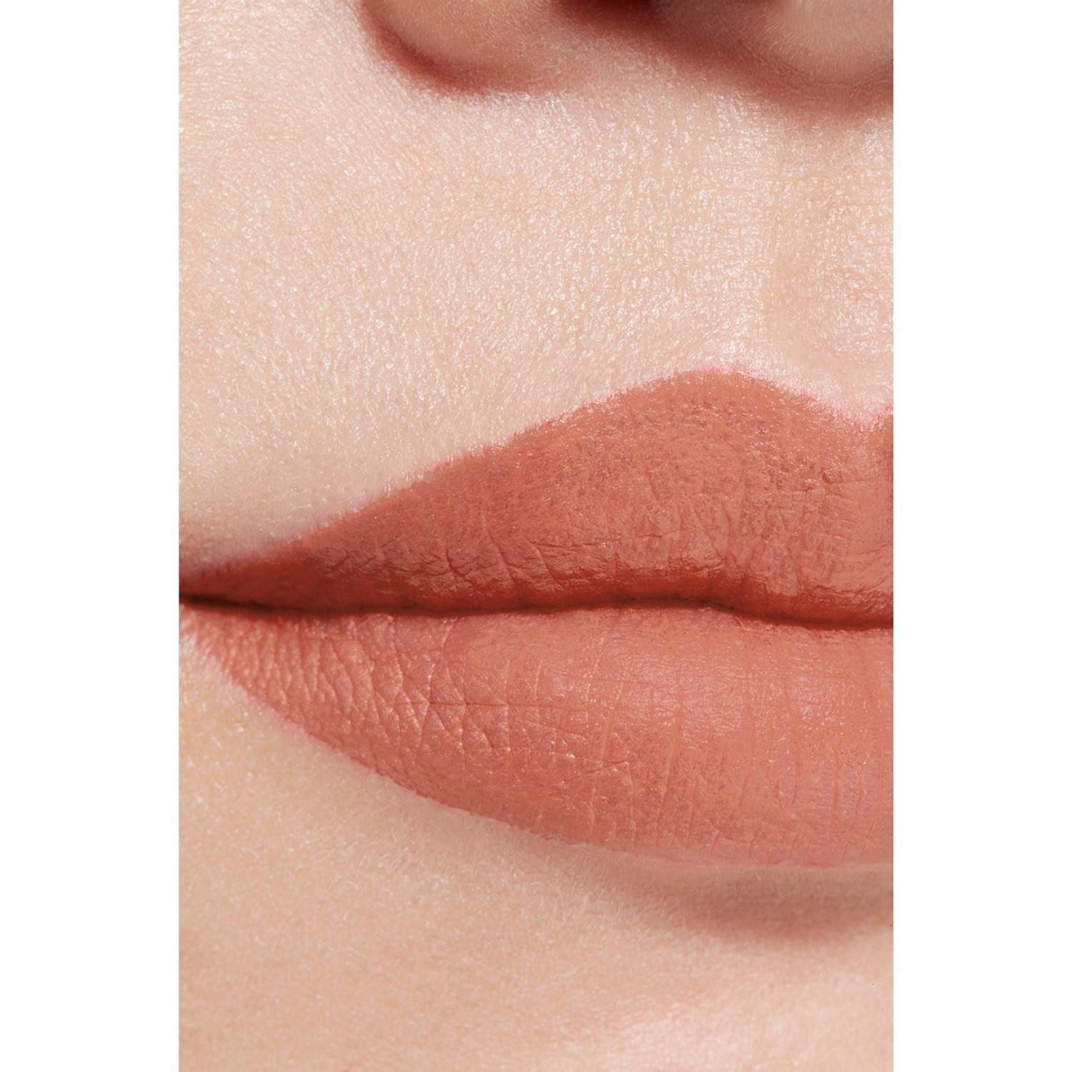 LA BARRA DE LABIOS LÍQUIDA MATE INTENSA DE LARGA DURACIÓN